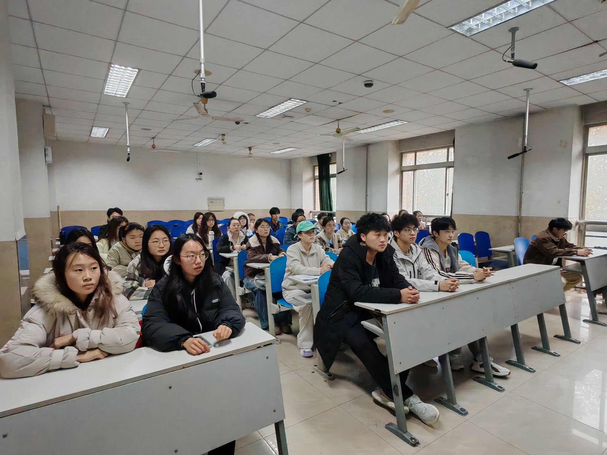 英国365集团官网院组织入党积极分子观看《青年马克思》影片